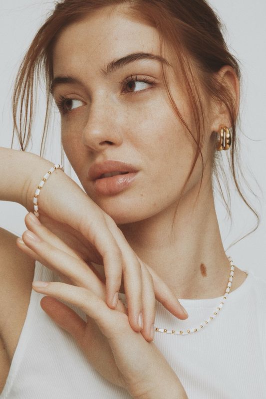 THE WHITE Shell Necklace