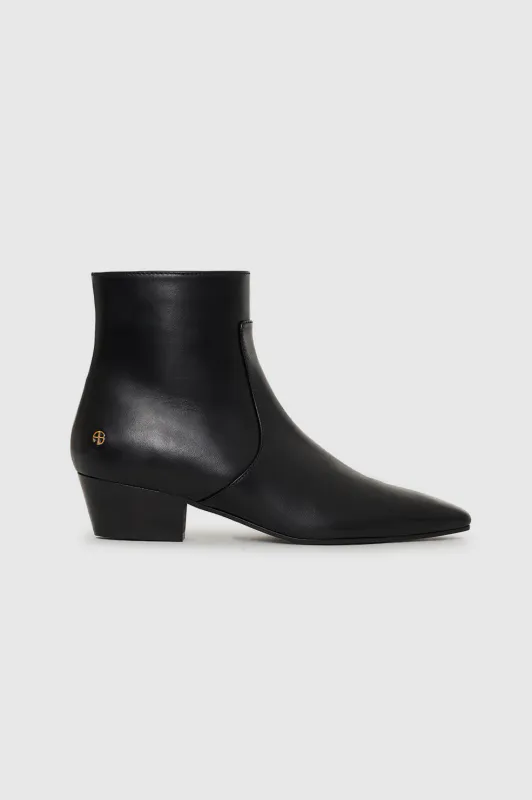 FREYA Flat Boots Black